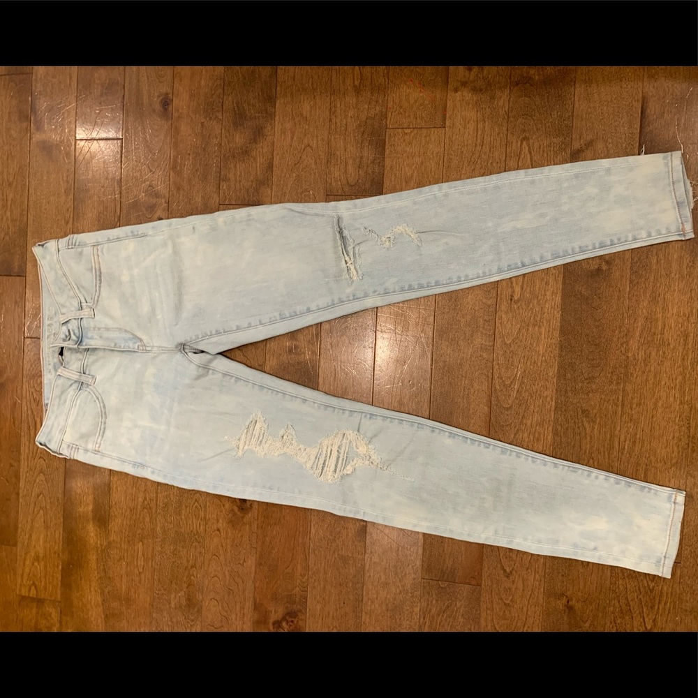 American eagle size 2 acid wash skinny jeans